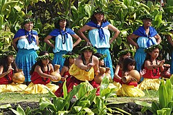 Intérpretes de danza tradicional hula