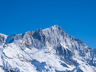 La pared sur del Weisshorn en el mes de junio.