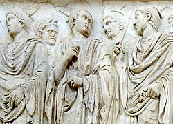 Detalle de un friso del Ara Pacis en Roma
