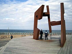Escultura Variante ovoide de la desocupación de la esfera en San Sebastián