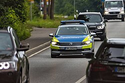Vehículo de la Policía de Schleswig-Holstein en servicio.