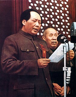 Mao Zedong proclamando la fundación de la República Popular China.