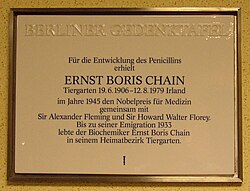 Placa conmemorativa dedicada a Ernst Boris Chain en Berlín