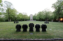 Cementerio de guerra de Bitburg-Kolmeshöhe, establecido como monumento conmemorativo y lugar de reposo para soldados caídos.