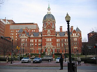 Fachada y detalles arquitectónicos del Hospital Johns Hopkins