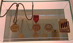 Exhibición de medallas concedidas al Cuerpo de Bomberos de Barcelona