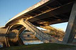 Fotografía del puente nuevo sobre el río Vienne