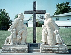 Estatua conmemorativa de una familia de alemanes del Volga en Victoria, Kansas, EE. UU.