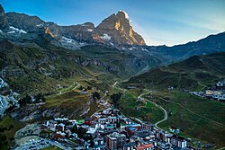 Vista panorámica de la zona montañosa de Breuil-Cervinia