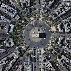 Vista aérea del diseño radial de la plaza Charles de Gaulle