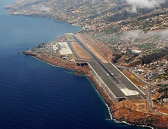 Vista general aérea del Aeropuerto Internacional de Madeira