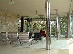 Vista general de la Villa Tugendhat construida en Brno en 1930