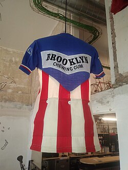 Diseño del maillot oficial utilizado por el equipo ciclista Brooklyn