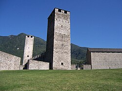 Vista general de las fortificaciones y el entorno de Bellinzona