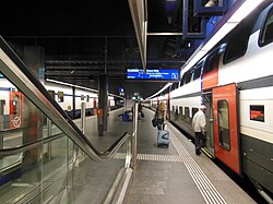 Estación de trenes subterránea Zürich Flughafen