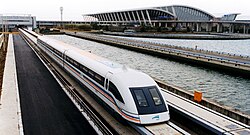 Tren Transrapid saliendo del Aeropuerto de Pudong