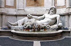 La estatua de Marforio en el patio del Palazzo Nuovo
