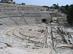 Ruinas del teatro griego clásico de Siracusa