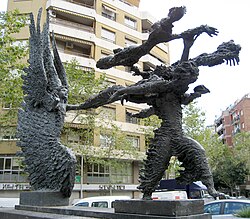Escultura El buen tiempo persiguiendo a la tempestad de Apel·les Fenosa en Barcelona