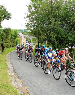Ciclistas ascendiendo una cota durante el Eneco Tour 2014