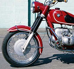 BMW R60US de 1968 equipada con una horquilla telescópica convencional