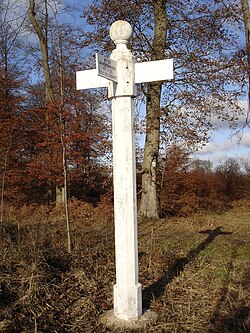 Poste señalizador en el bosque de Compiègne