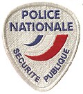 Placa o identificación de la Policía Nacional