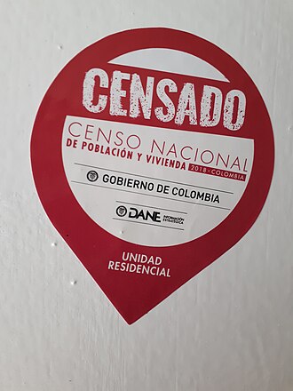 Etiqueta adhesiva utilizada para la marcación de puertas en las viviendas censadas durante el operativo del DANE.