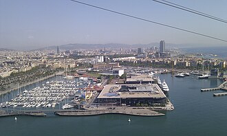Vista general del área del puerto y el entorno urbano de Barcelona