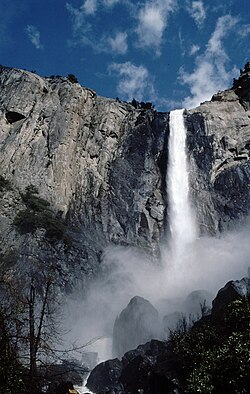 Catarata en el parque nacional de Yosemite