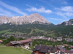 Panorámica general de la localidad de Cortina d'Ampezzo en los Alpes italianos.