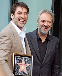 Sam Mendes junto a Javier Bardem en la promoción de Skyfall