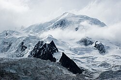 Cumbre del Mont Blanc y las rocas de Grands Mulets