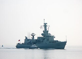 NRP Bartolomeu Dias navegando en formación