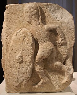 Relieve de un guerrero ibero con armamento tradicional