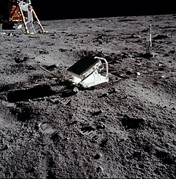 Retrorreflector dejado en la superficie lunar