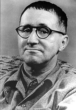 Bertolt Brecht fotografiado en 1948