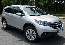 Honda CR-V moderno en un entorno urbano