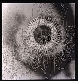 Obra Spirali de Roberto Crippa fotgrafiada por Paolo Monti en 1953