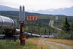 Instalación del oleoducto Trans-Alaska.