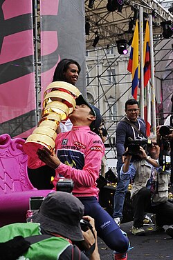 Nairo Quintana con la maglia rosa en Trieste, Italia