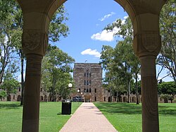 Entrada principal de la Universidad de Queensland en Saint Lucia