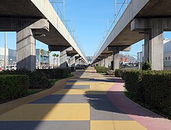 Viaducto de la línea en la Zona Franca