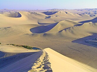 Desierto costero del Perú en la región de Ica