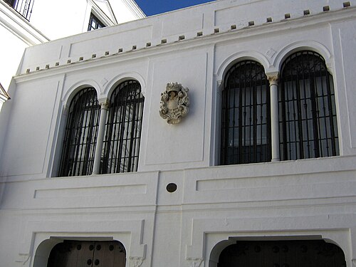 Detalle de la fachada de un inmueble situado en Sanlúcar de Barrameda.