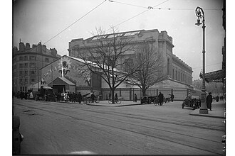 Vehículo histórico expuesto en el salón en el año 1923