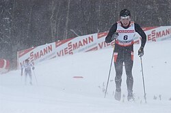 Atleta de esquí de fondo compitiendo en los Campeonatos Mundiales de Esquí Nórdico 2009 en Liberec, República Checa.