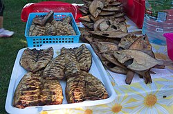 Caballas y platijas ahumadas.