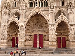 Fachada principal de la catedral