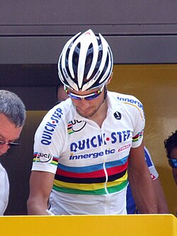 Tom Boonen vistiendo el maillot arcoíris